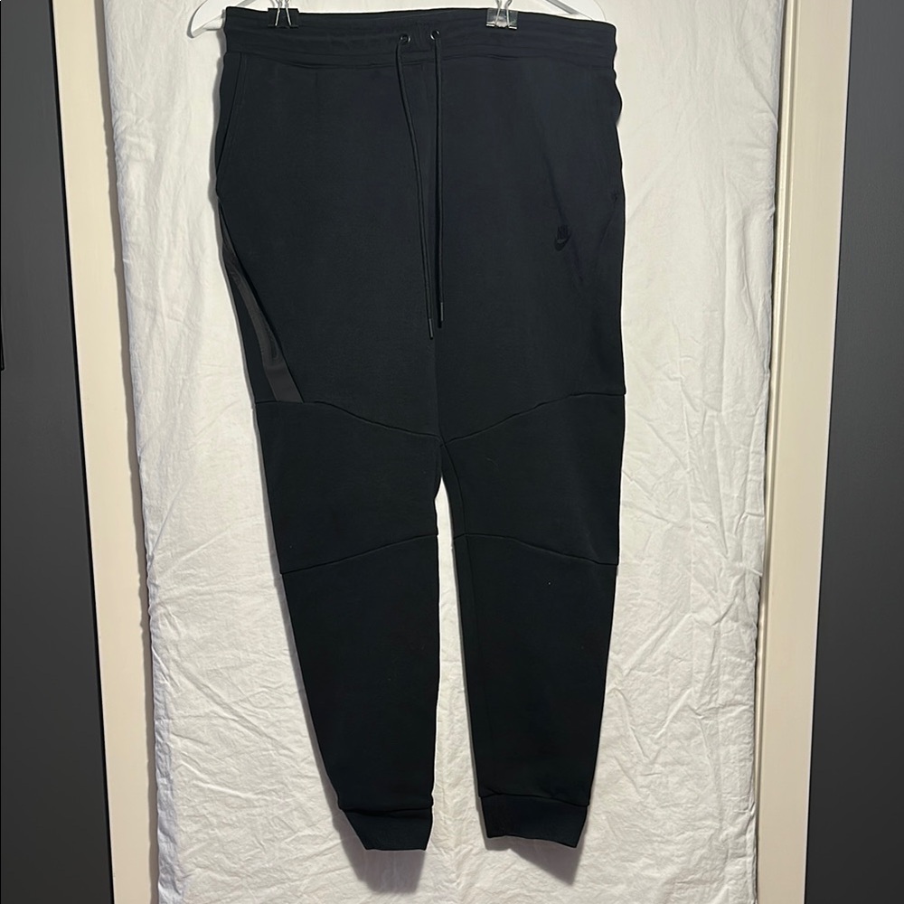 Nike Black Tapered Jogger Sweatpants